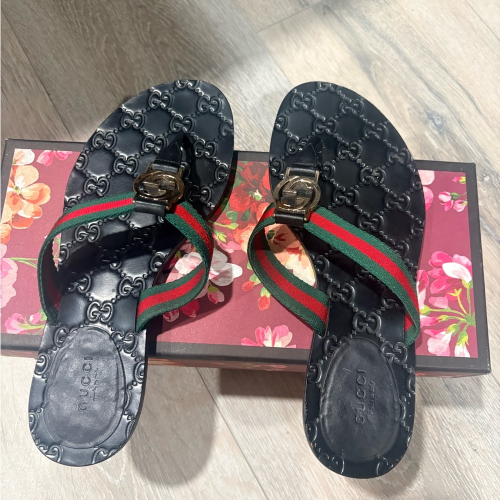 Gucci Black GG Leather Flip Flop Sandals with Green-Red Web